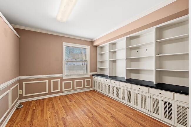 Building Photo - Plymouth