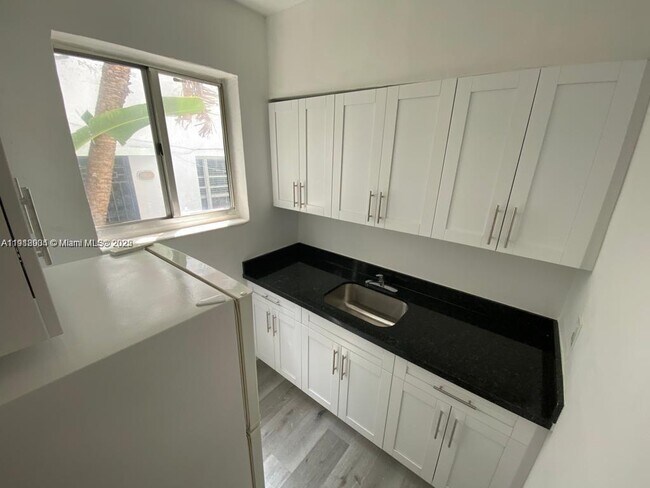 Building Photo - 1525 Meridian Ave