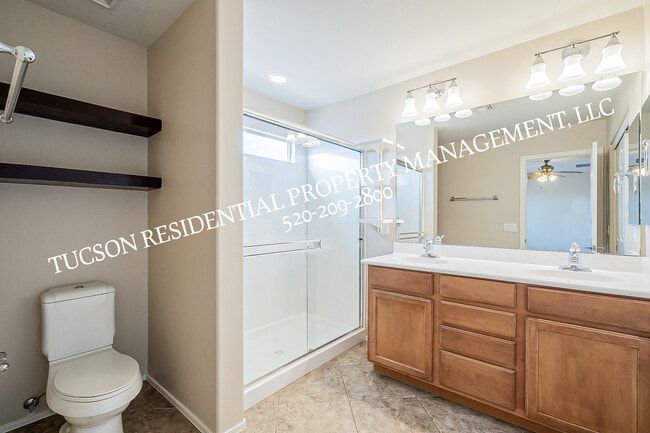 Building Photo - 6012 S Meadow Breeze Dr