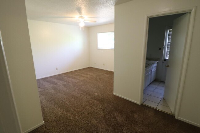 Building Photo - 1096 E Fremont Ave