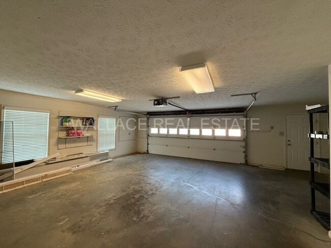 Building Photo - HARDIN VALLEY:  3 BEDROOM, 2.5 BATH IN BRI...