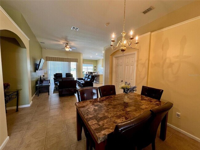 Building Photo - 8127 Fan Palm Way