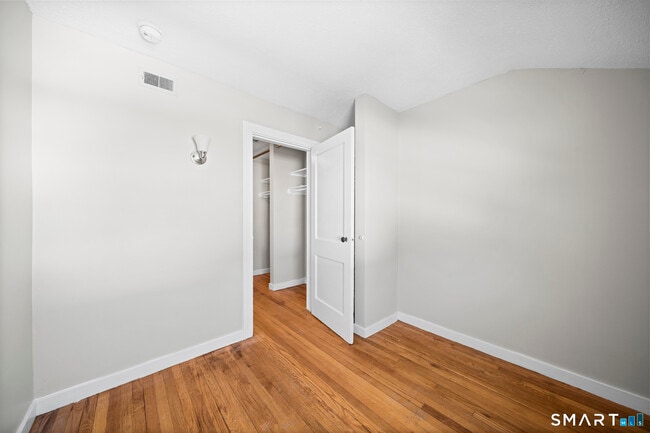 Building Photo - 8 New Hampshire Dr