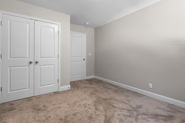 Building Photo - 524 NE Bellingham Dr