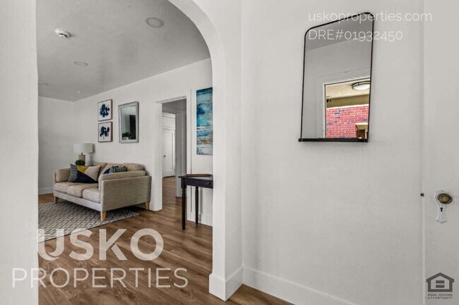 Building Photo - "Charming 4-Bed Retreat in the Heart of Sacramento - 1407 Sq Ft of Comfort!"