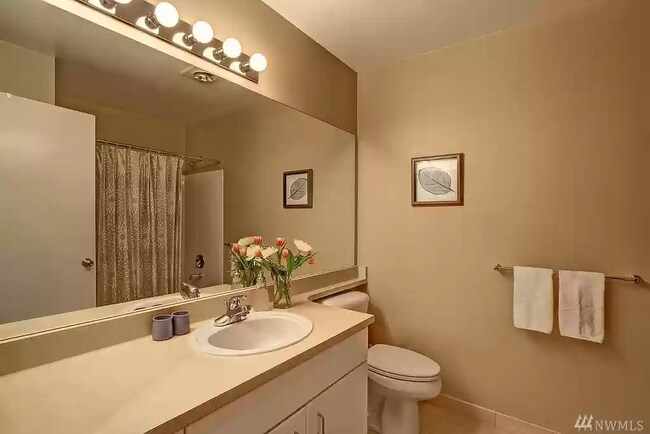 Building Photo - 8760 Greenwood Ave N