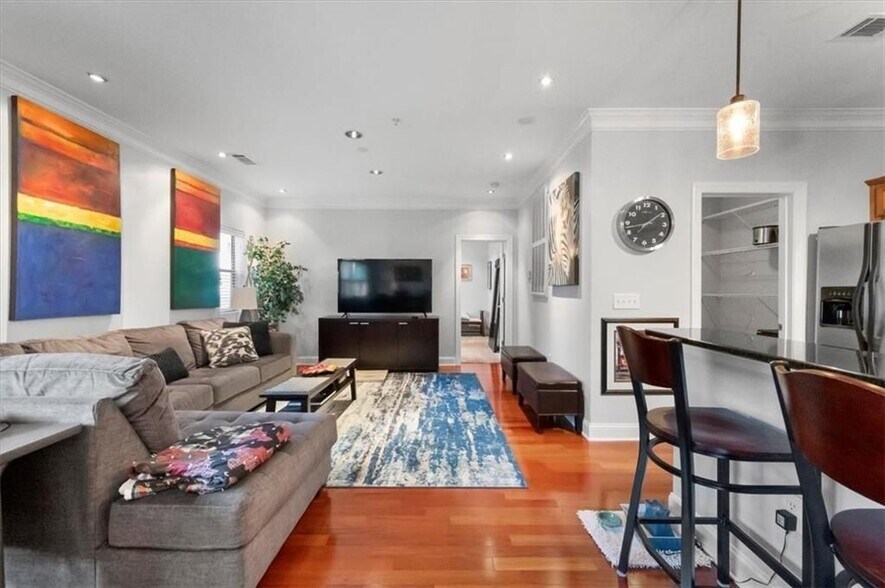 Building Photo - 2230 Cheshire Bridge Rd NE