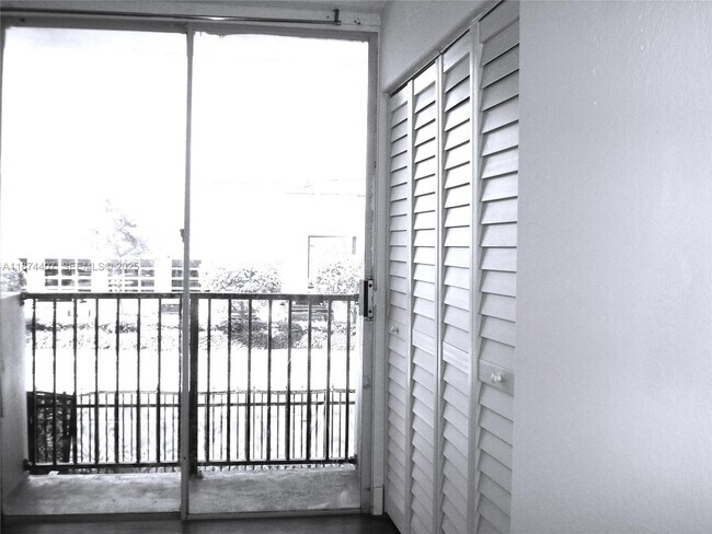 Building Photo - 16450 NW 2nd Ave