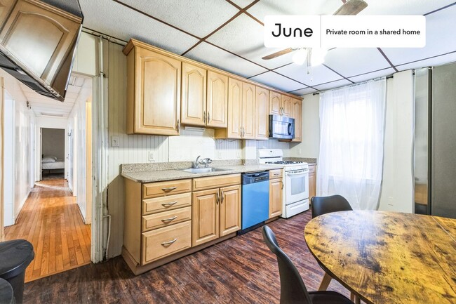 Building Photo - Room in Shared 5 bed/1 bath home