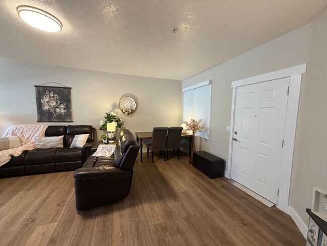 Building Photo - Charming 55+ Condo with Indoor Pool & Mountain Views in American Fork