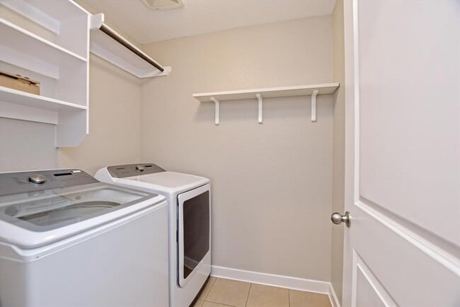 Building Photo - 201 Pearland St