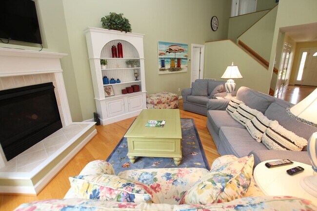 Building Photo - Discover the allure of year-round living i...