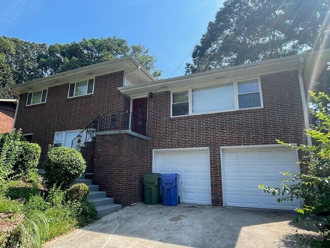 Building Photo - 665 Aline Dr NW