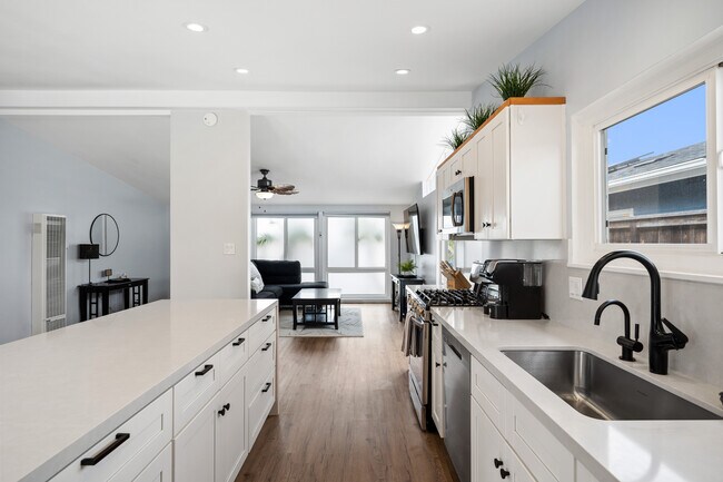Building Photo - 2407 Pierpont Blvd