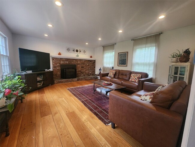Building Photo - 23 Hardscrabble Rd
