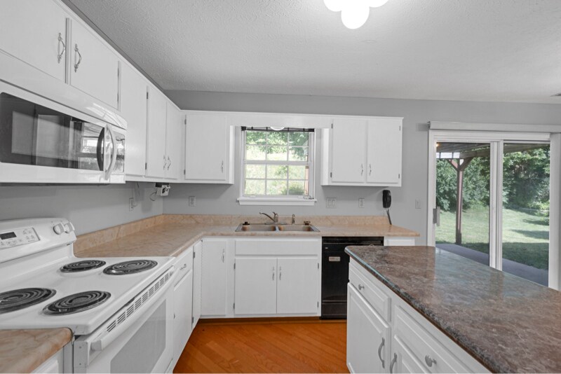 Building Photo - 4211 Medina Way