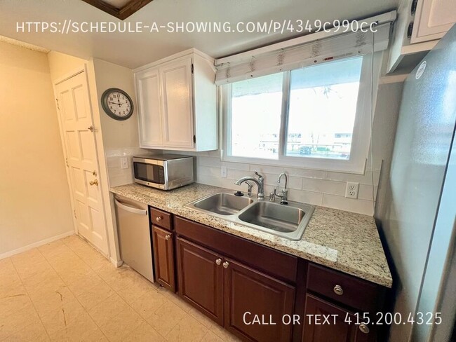 Building Photo - Beautiful 2 Bedroom 1 Bathroom Close to Fr...