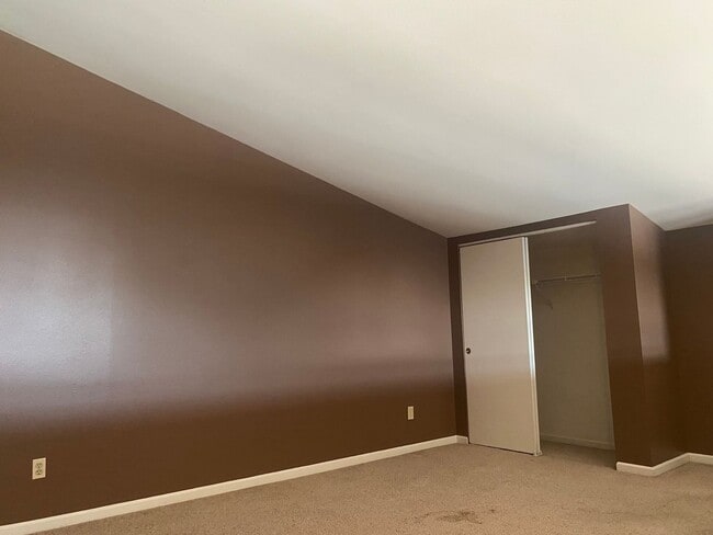 Building Photo - 2 Bedroom 2 Bathroom with Loft- Available Now!