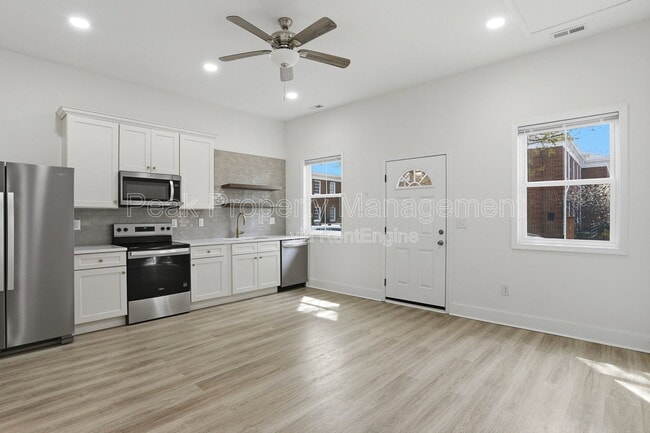Building Photo - 3014 Parkwood Ave
