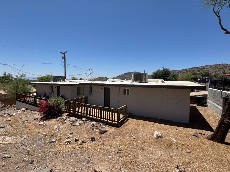 Building Photo - 1529 E Sunnyside Dr