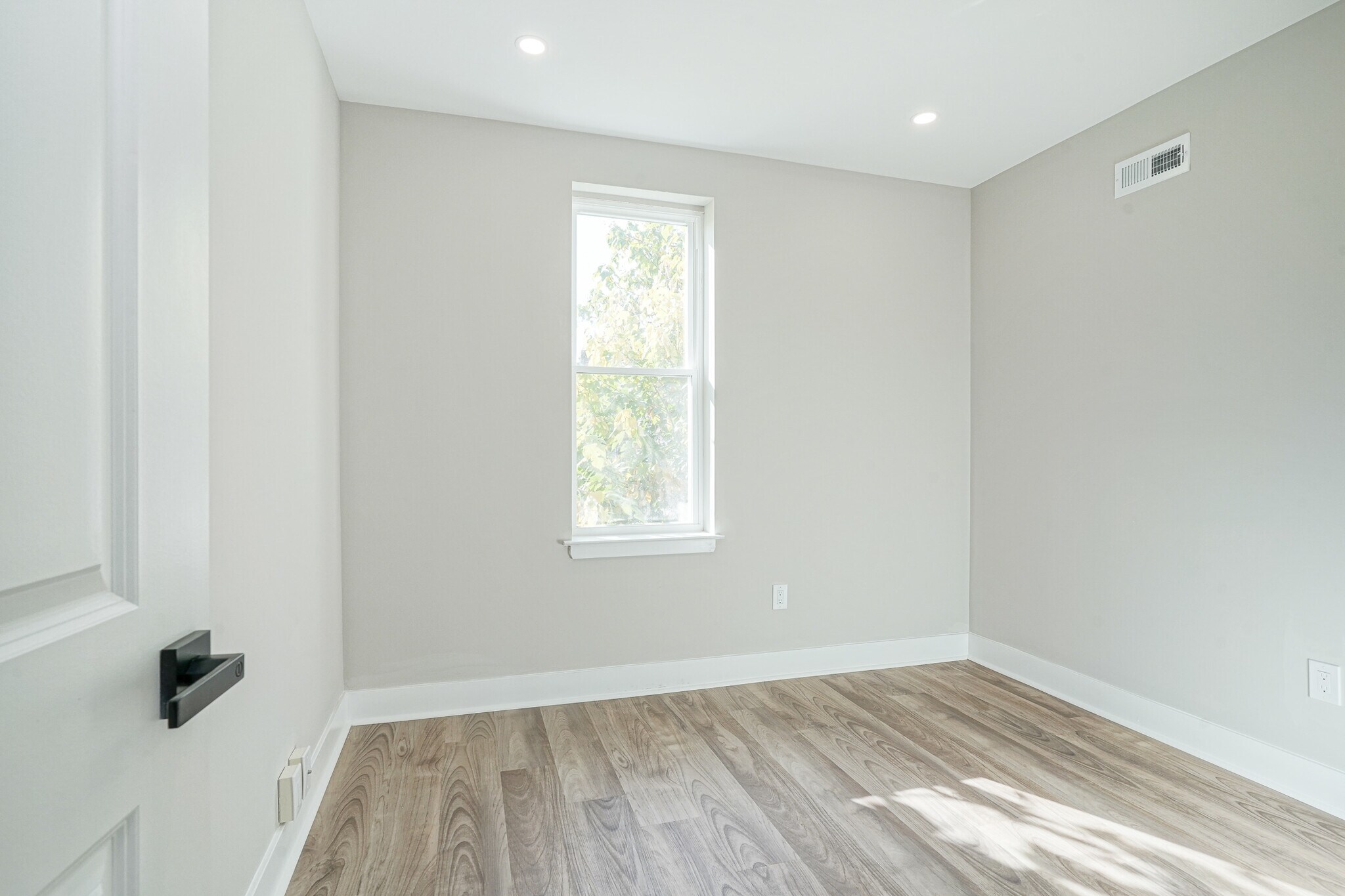 Building Photo - 1624 S Yewdall St