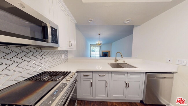 Building Photo - 3480 Barham Blvd