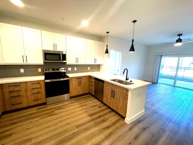 Building Photo - 701 Saginaw Sq Blvd