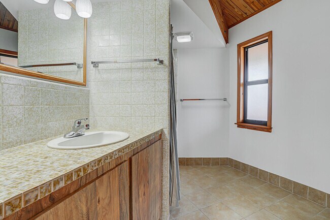 Building Photo - 9752 SE Highborne Way