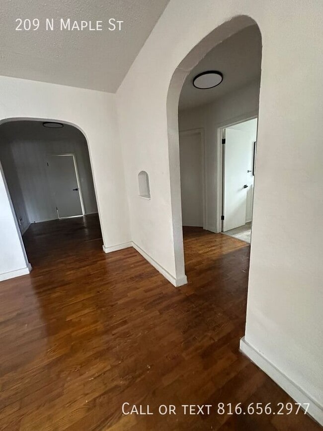Building Photo - 209 N Maple Ave