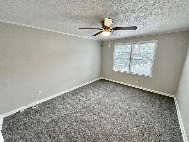 Building Photo - 2664 Richwood St