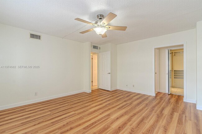 Building Photo - 121 Golden Isles Dr