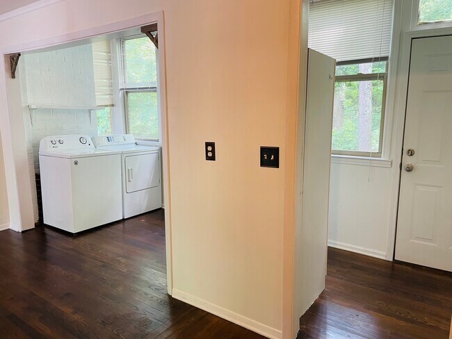 Building Photo - 2941 Caldwell Rd NE