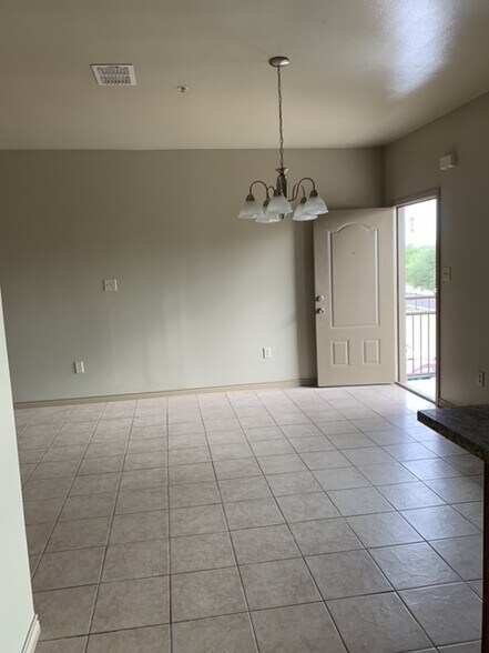Livingroom - 2201 E Travis St