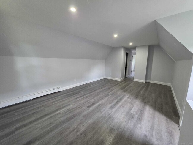 Building Photo - 106 Butler St
