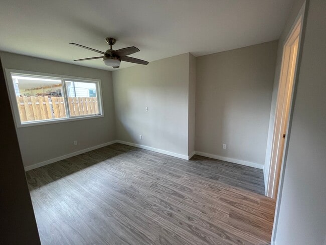 Building Photo - Kaneohe Duplex - Downstairs unit 2 bedrooms, 1.5 bath with 2 parking stalls - Avail now!