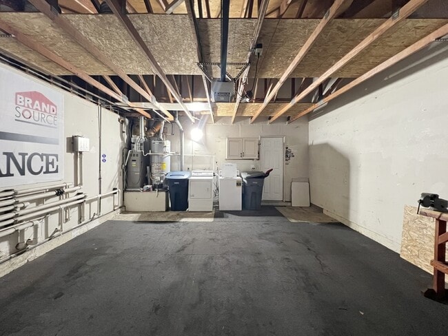 Building Photo - 1334 Miraflores Glen