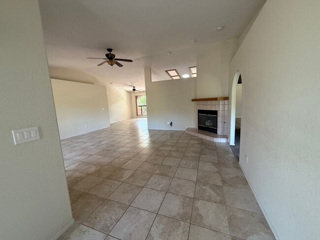 Building Photo - Desirable Uptown Sedona In the Orchards 3 ...