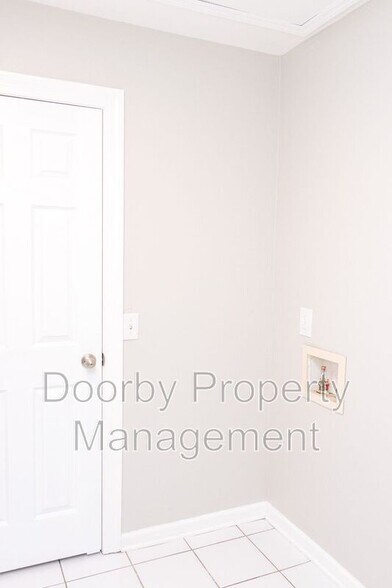 Building Photo - 3635 6th Ave