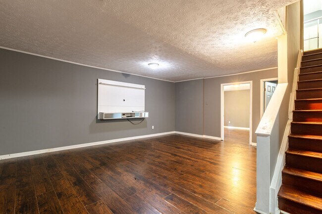 Building Photo - 2502 Rosebud Rd
