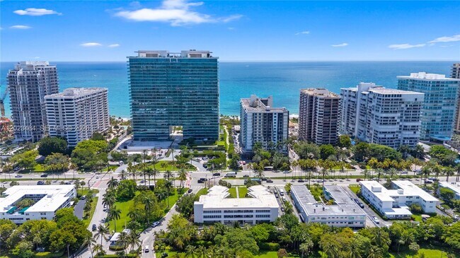 Building Photo - 10190 Collins Ave