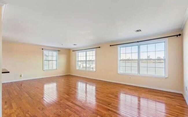 Building Photo - 32 Bergen Ridge Rd