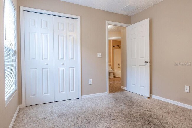 Building Photo - 565 Blue Water Ave