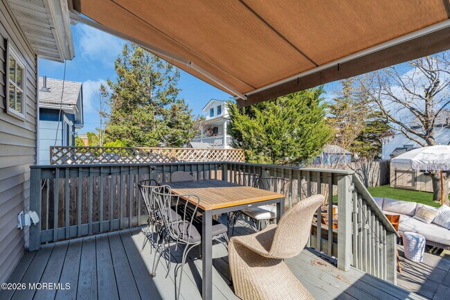 Building Photo - 510 Lareine Ave