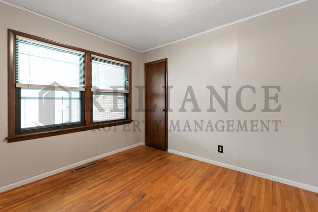 Building Photo - 3401 S Walnut St