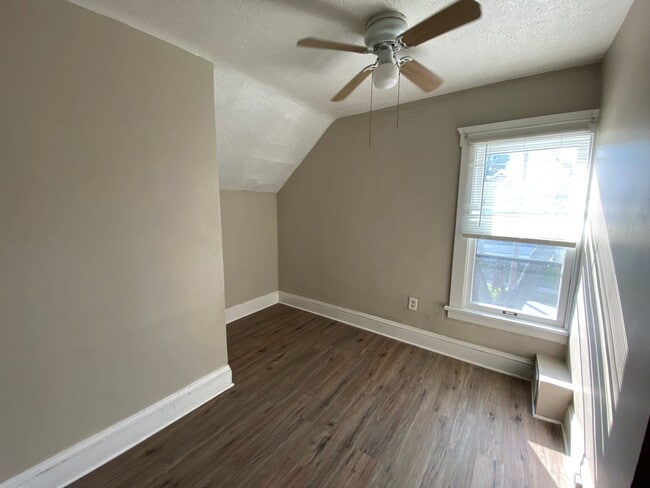Building Photo - ? Comfortable 3-Bedroom, 1.5-Bathroom Home...