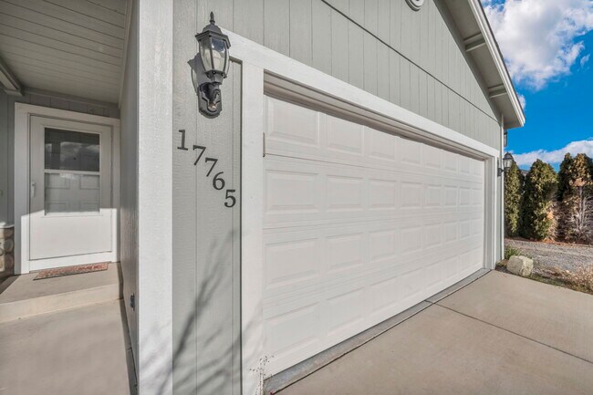 Building Photo - 17765 Oakview Ct