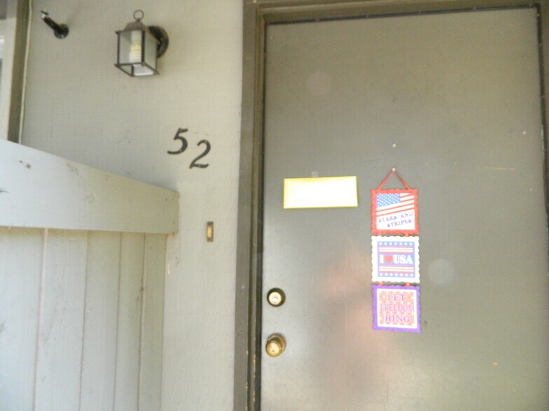 Building Photo - 3002 Lake Park Ct