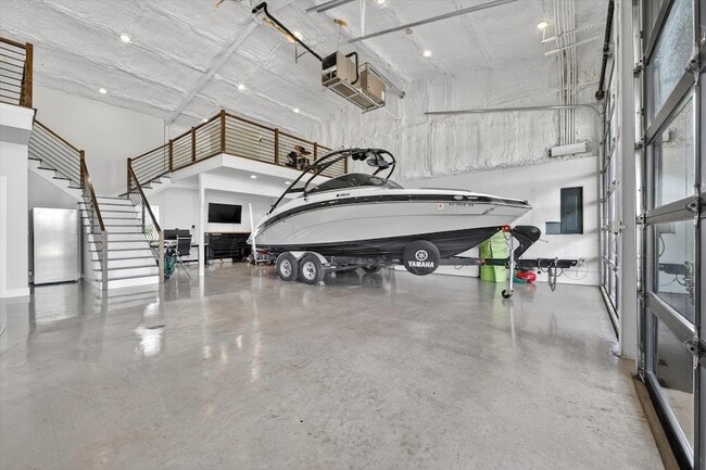 Building Photo - 9082 Wolf Run