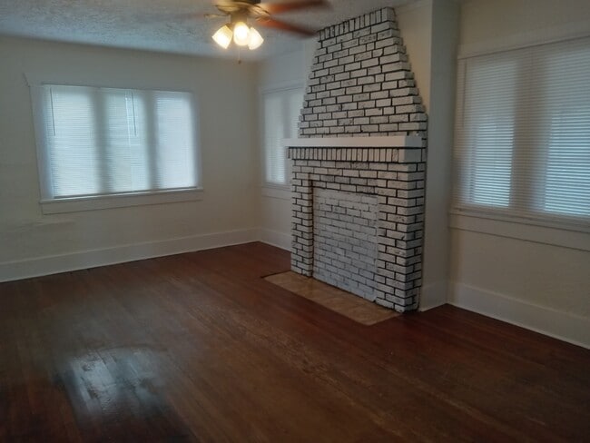 Building Photo - 1040 7th St S