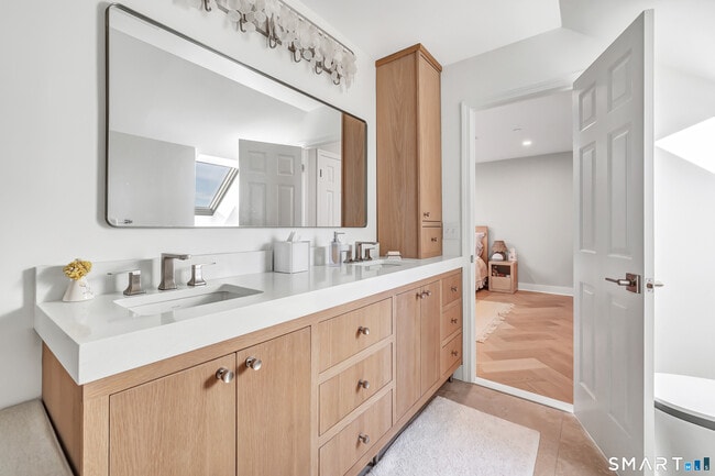 Building Photo - 43 Harbor Dr